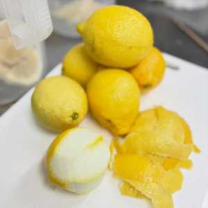 こんにちは♪キラリブルワリーです！ ✳︎ レモン🍋は寒い時が旬！ 酸っぱくてサッパリ！ 先日、新たなニューフェイスとして仕込みま…