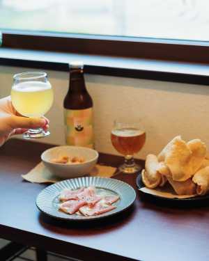 ✳︎ キラリブルワリーの角打ち（タップルーム）では、クラフトビールと一緒に楽しめるおつまみもご用意しています。   まずは塩味が…